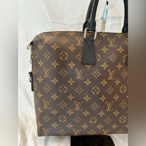 Louis Vuitton men business bag - Picture 3 of 9